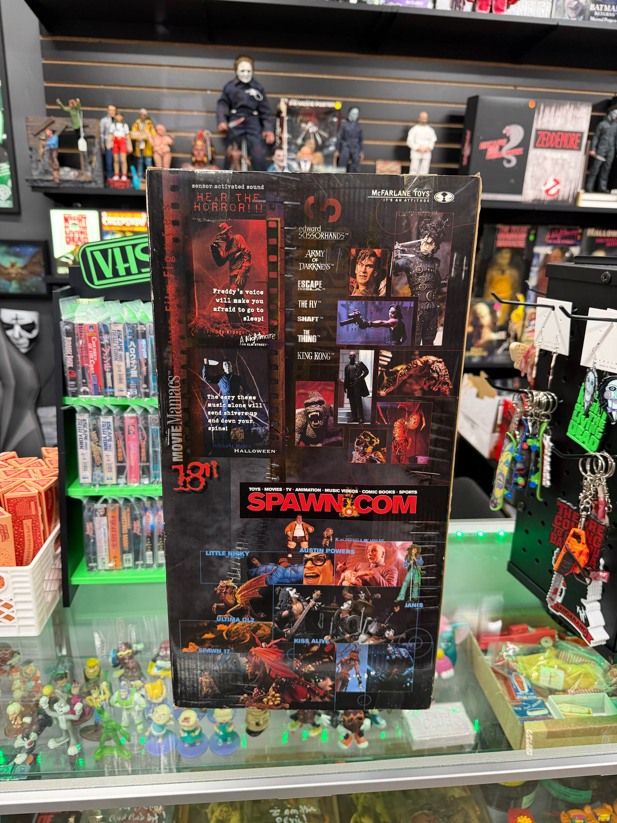 A Nightmare on Elm Street: Freddy Krueger - 18" Movie Maniacs Figure