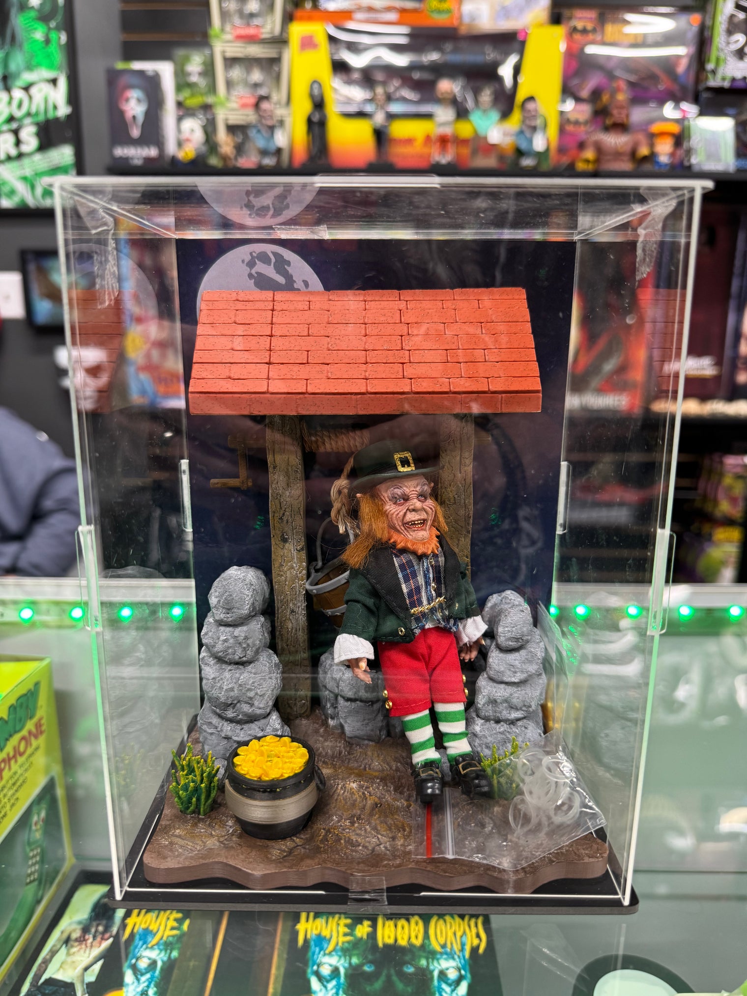 Leprechaun with Wishing Well Diorama - Deluxe 1/9 Scale Distinctive Dummies