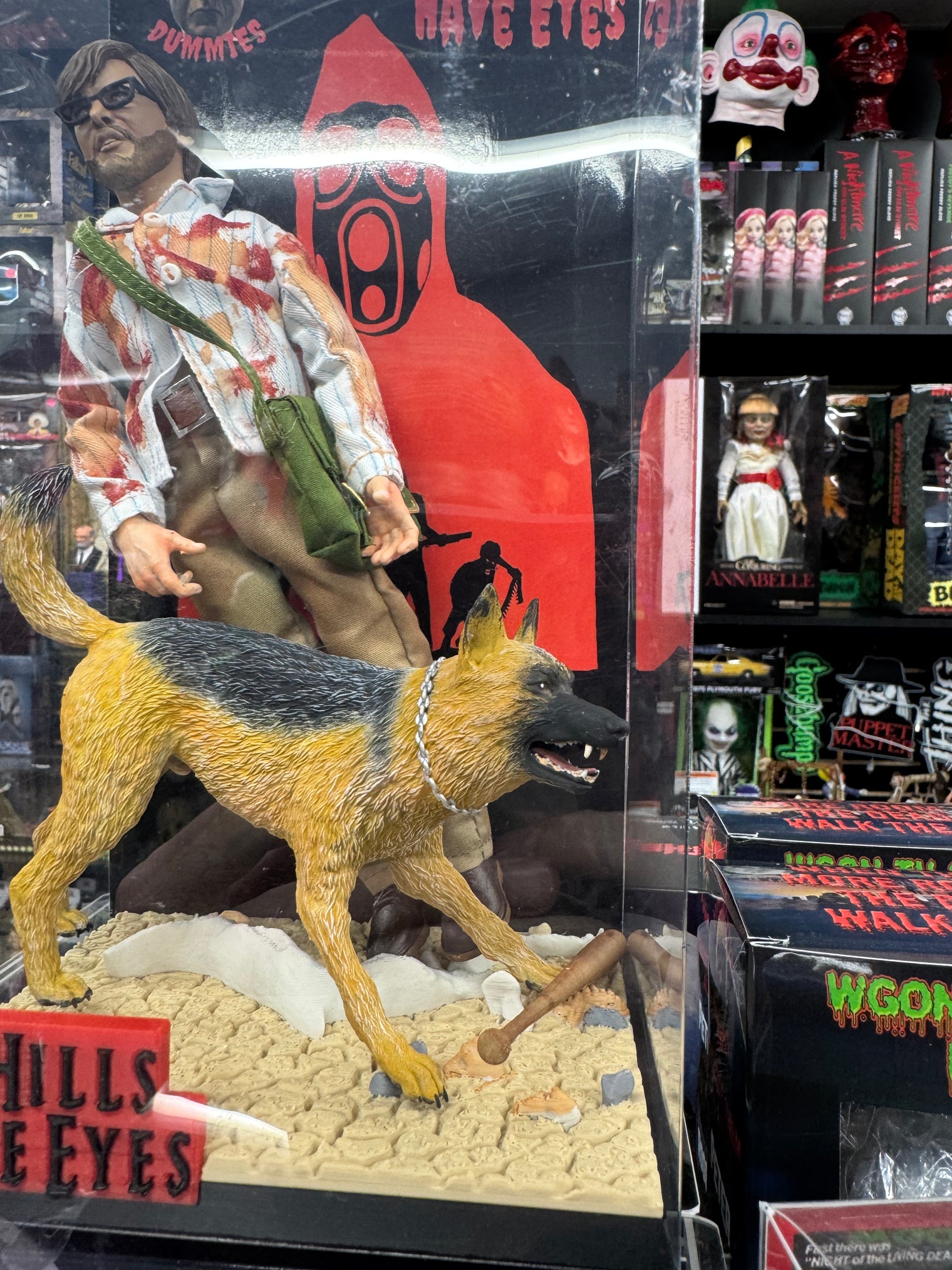 The Hills Have Eyes (2006): Doug and Beast - 1/9 Scale Figure