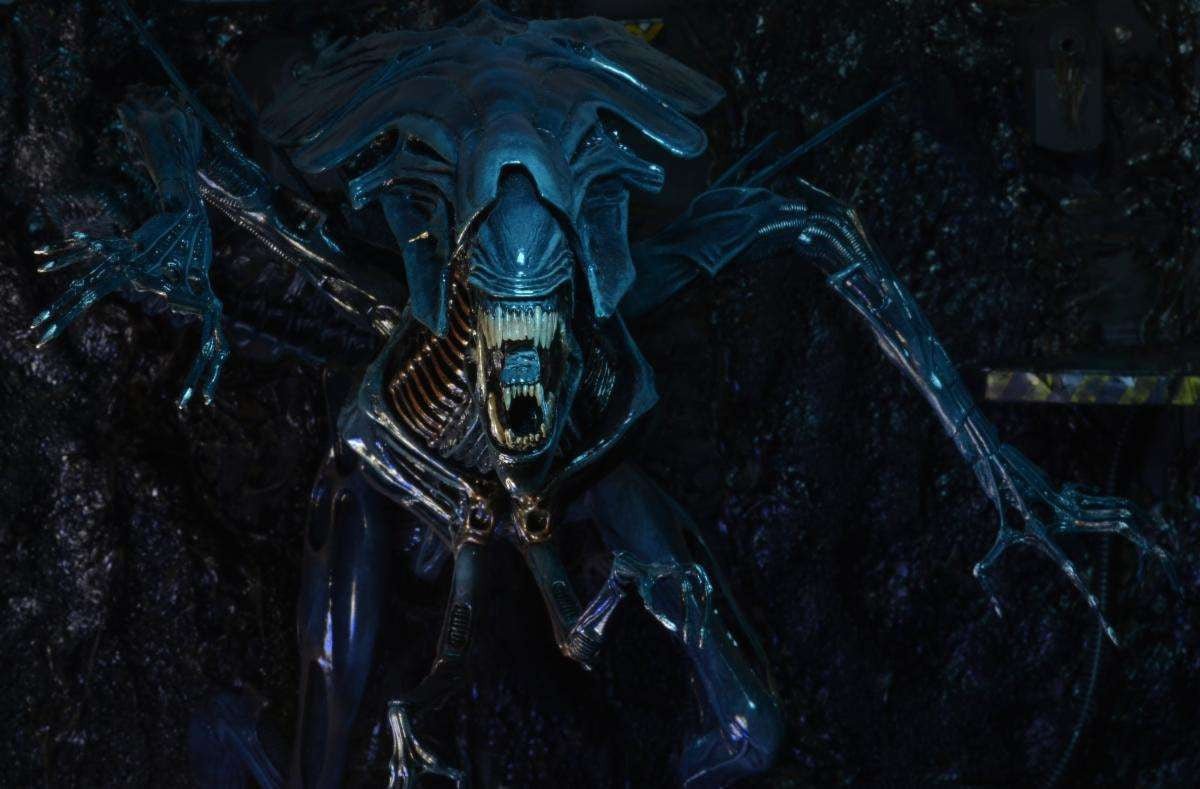 NECA Alien: Alien Queen Ultra Deluxe Actin Figure