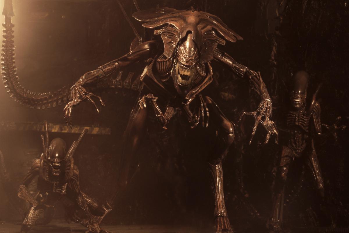 Alien Resurrection: Alien Queen - Ultra Deluxe Boxed Figure - NECA