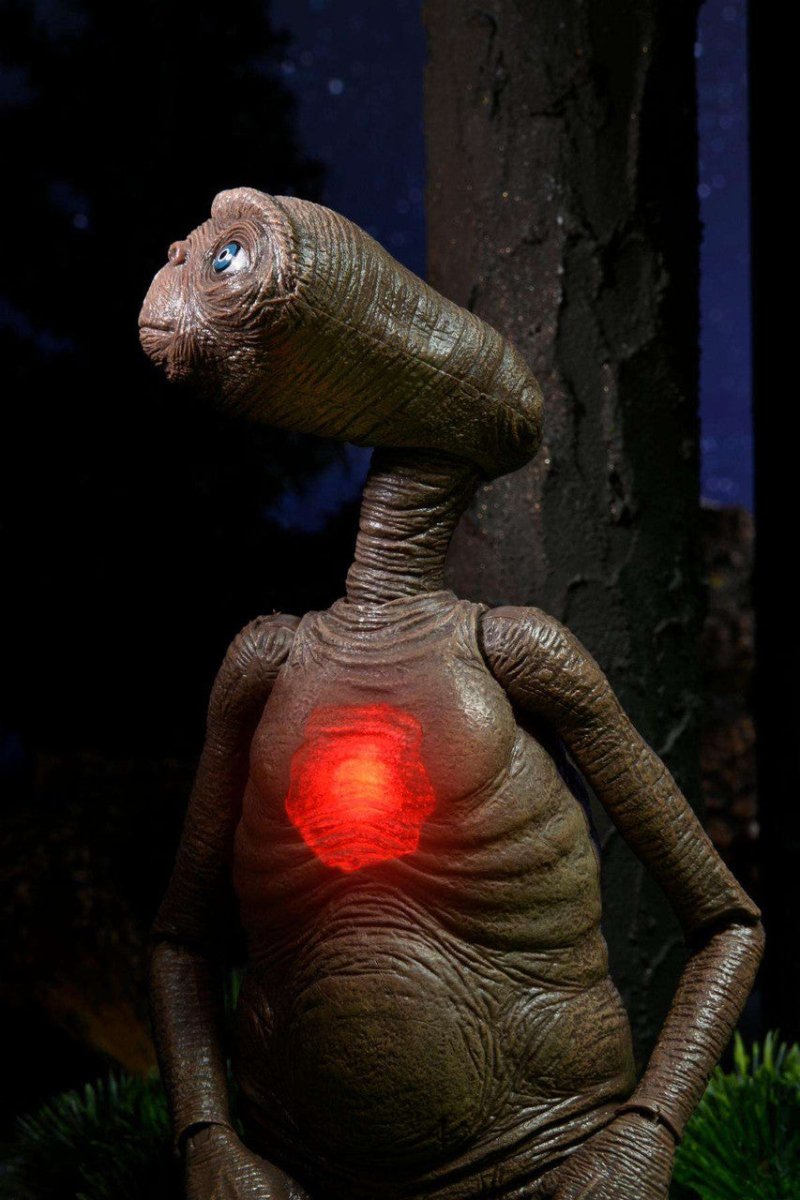 E.T. The Extra - Terrestrial: (40th Anniversary Editon) Ultimate Deluxe E.T. - 7" Scale Action Figure - The Last Toy Store