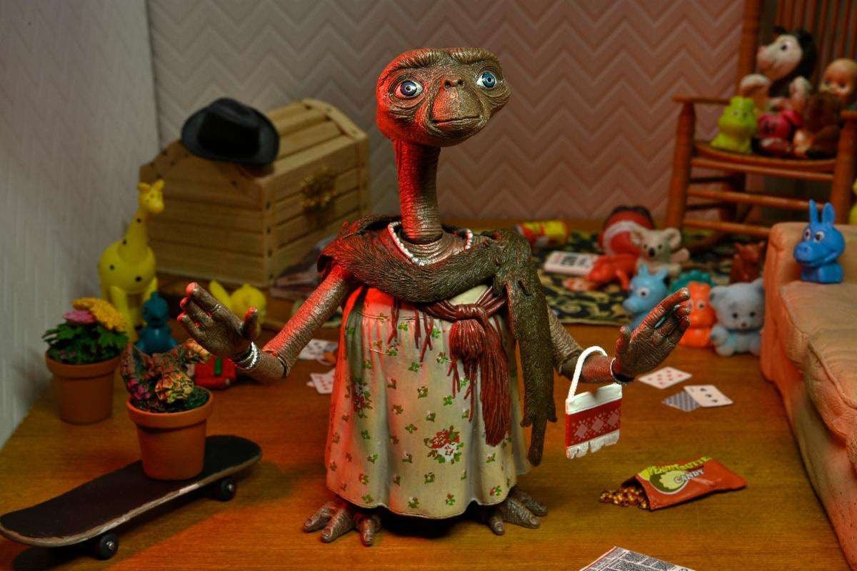 E.T. The Extra - Terrestrial: (40th Anniversary Editon) Ultimate Dress Up E.T. - 7" Scale Action Figure - The Last Toy Store
