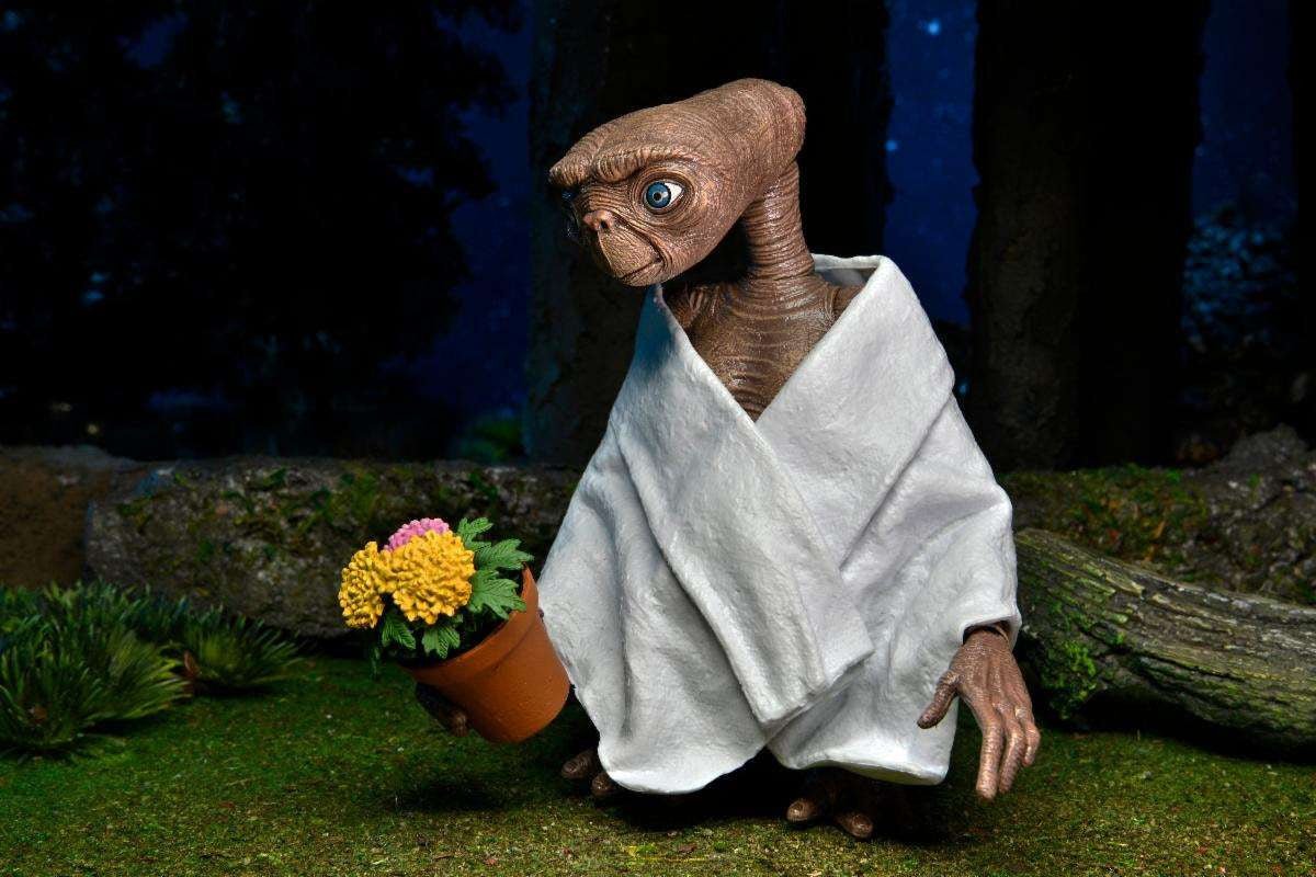 E.T. The Extra - Terrestrial: (40th Anniversary Editon) Ultimate E.T. - 7" Scale Action Figure - The Last Toy Store