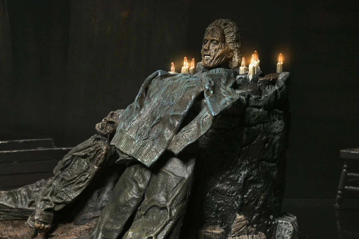 Friday the 13th (The Game): Pamela Shrine Diorama - NECA