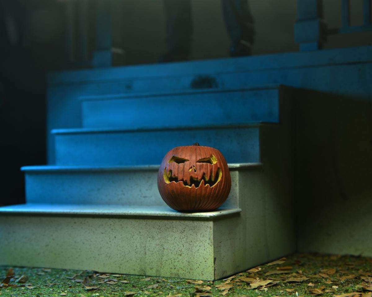 Halloween Ends: Ultimate Michael Myers - 7" Scale Figure