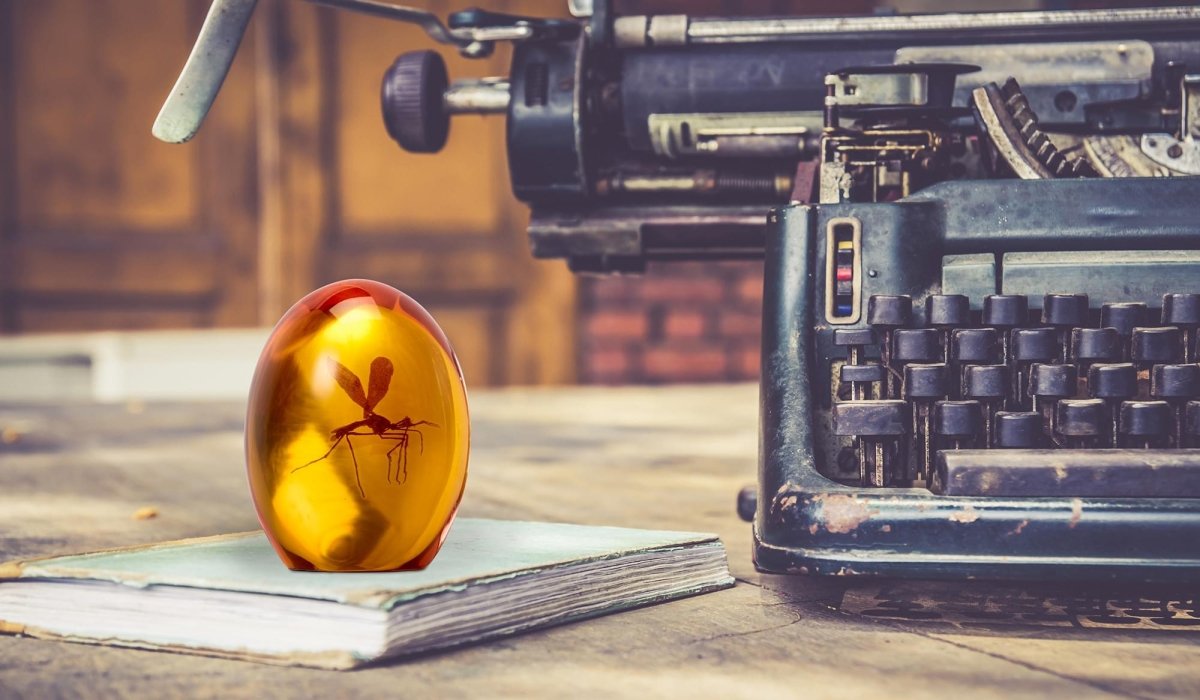 Jurassic Park - Mosquito In Amber Resin Prop Replica - Surreal Entertainment