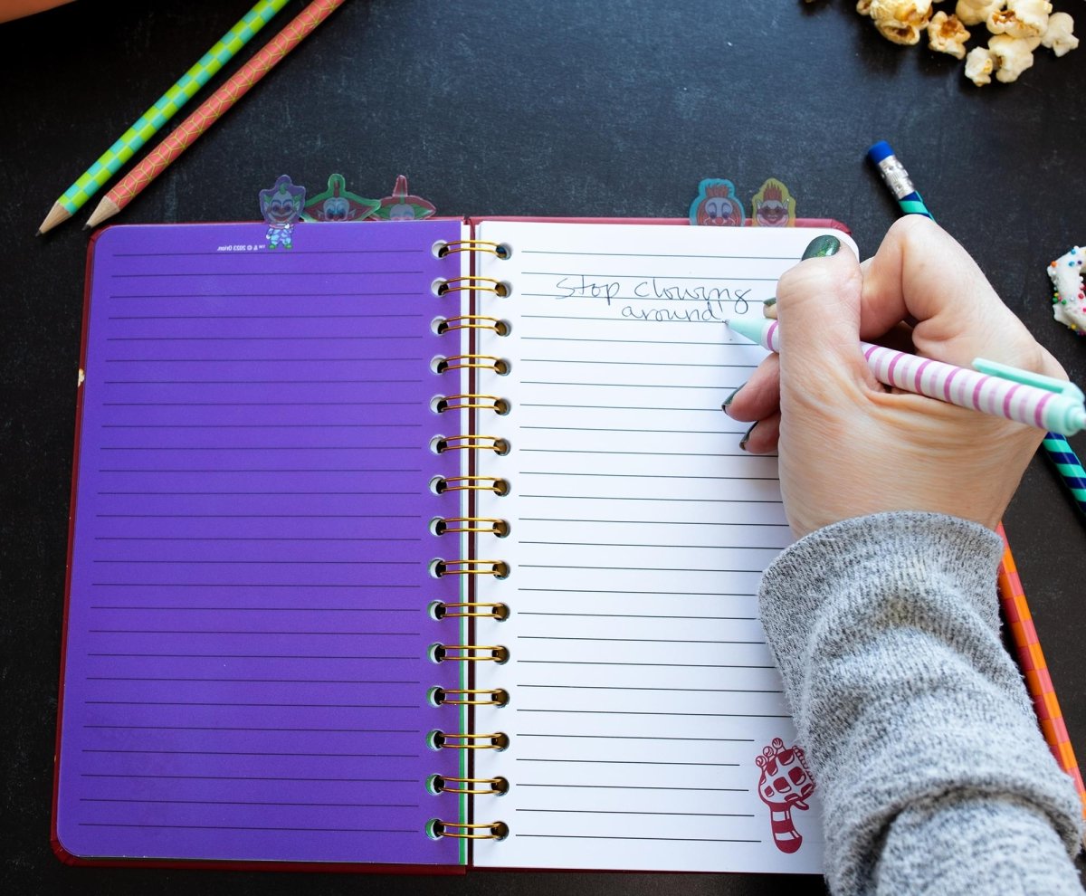 Killer Klowns from Outer Space - 5 Tab Spiral Notebook - Silver Buffalo