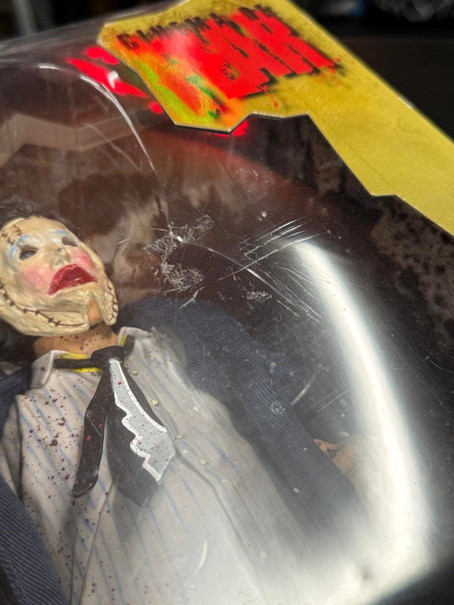 Mezco Exclusive Cinema of Fear: Pretty Woman Leatherface - 1/6 Scale Deluxe Figure - The Last Toy Store