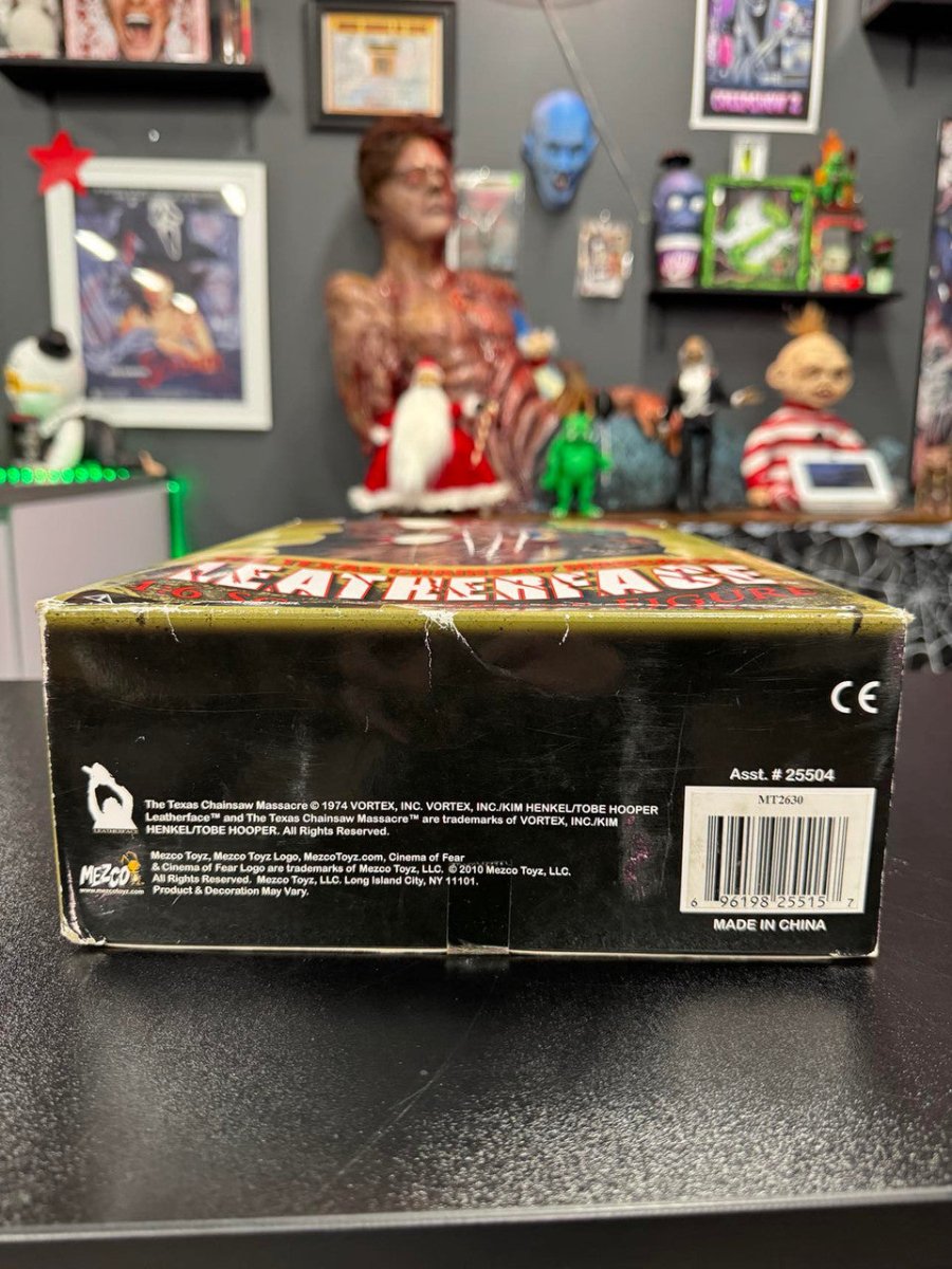 Mezco Exclusive Cinema of Fear: Pretty Woman Leatherface - 1/6 Scale Deluxe Figure - The Last Toy Store