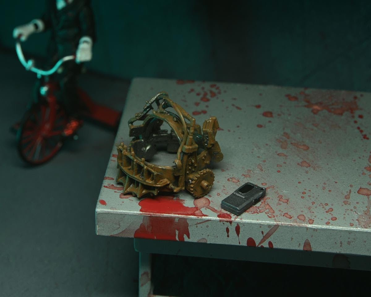 Saw: Ultimate Jigsaw Killer (Red Robe) - 7" Scale Action Figure - NECA