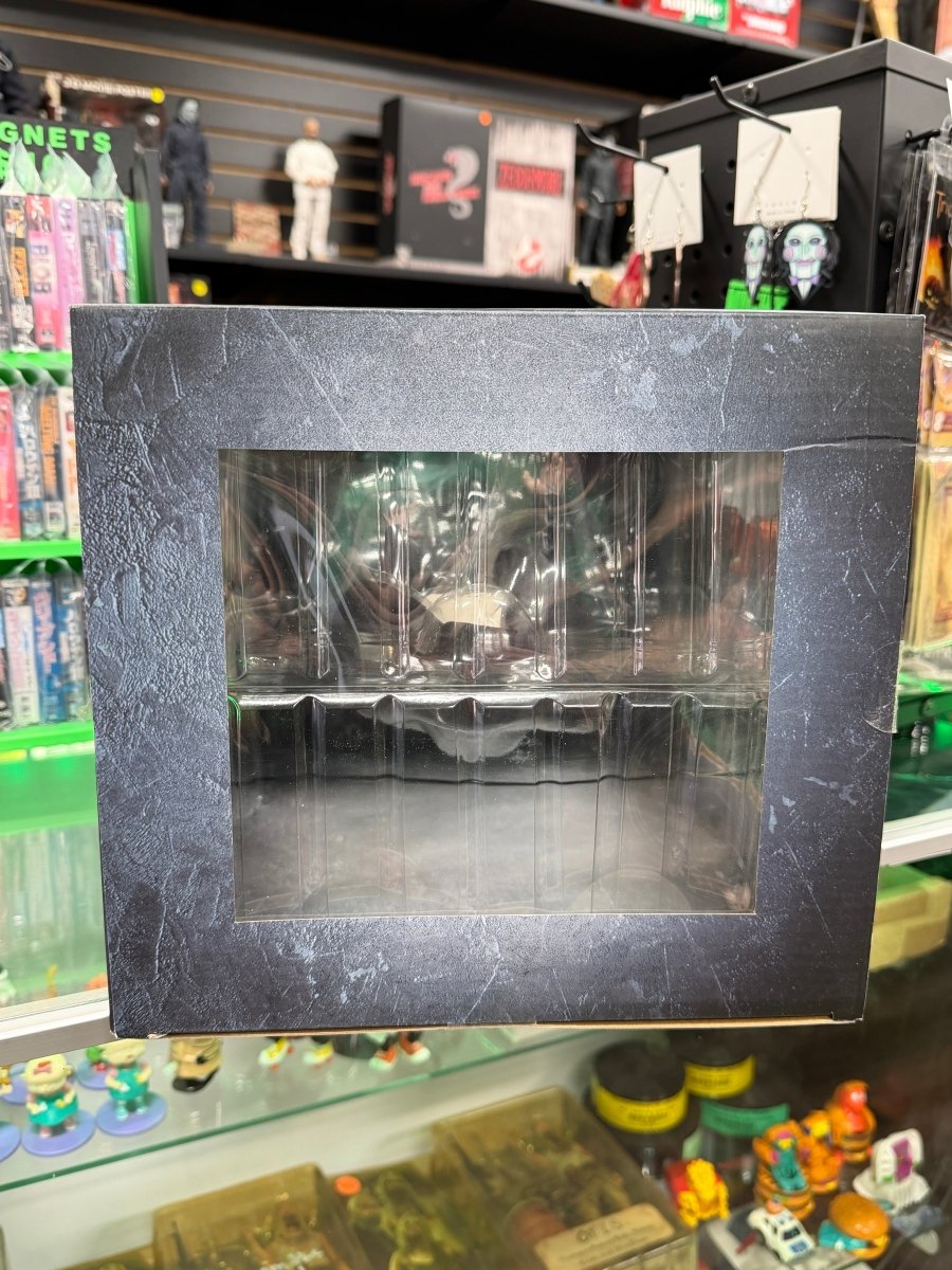 Diamond Select Toys - The Nun (Valak) - 9" Gallery PVC Statue (Open Box)