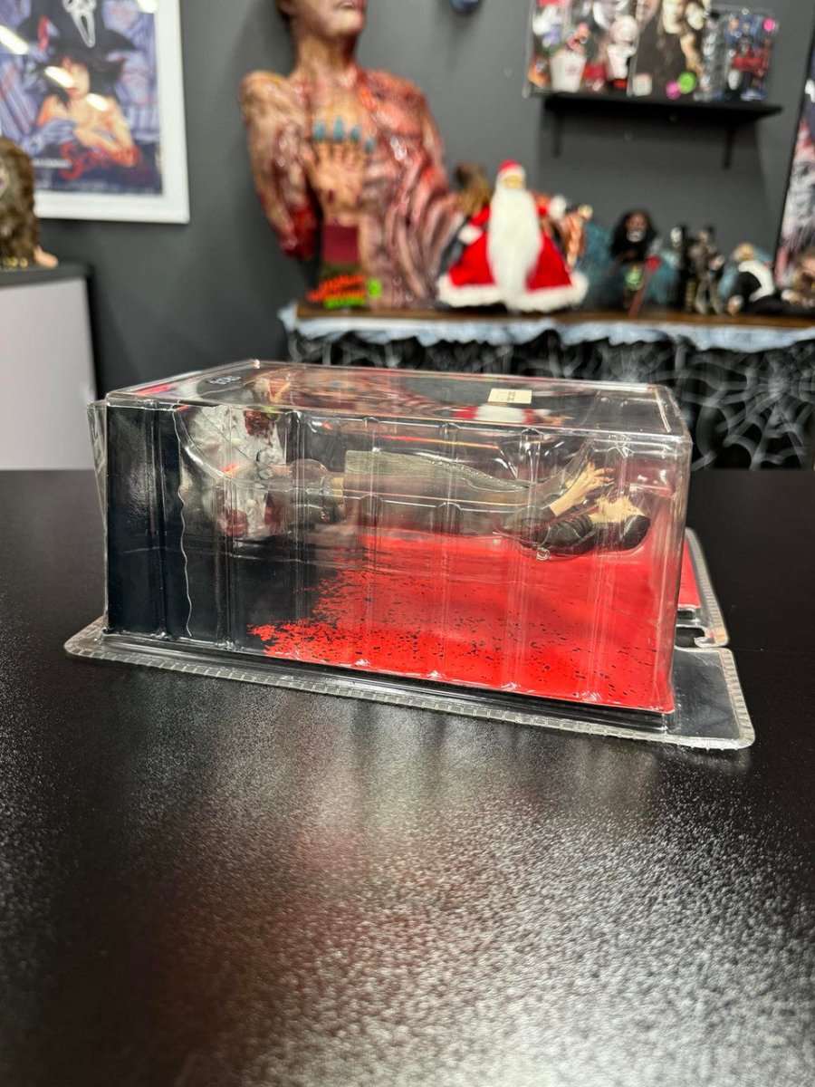 30 Days of Night: Iris - Deluxe Action Figure - Gentle Giant