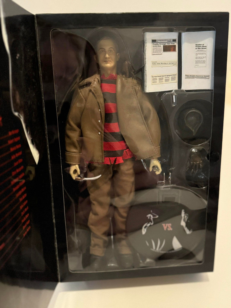 Freddy vs. Jason: Springwood Slasher Krueger - 1/6 Scale Figure