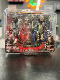 Predator: Berserker and City Hunter 2 Pack (Toys R Us Exclusive) - 8" Figures