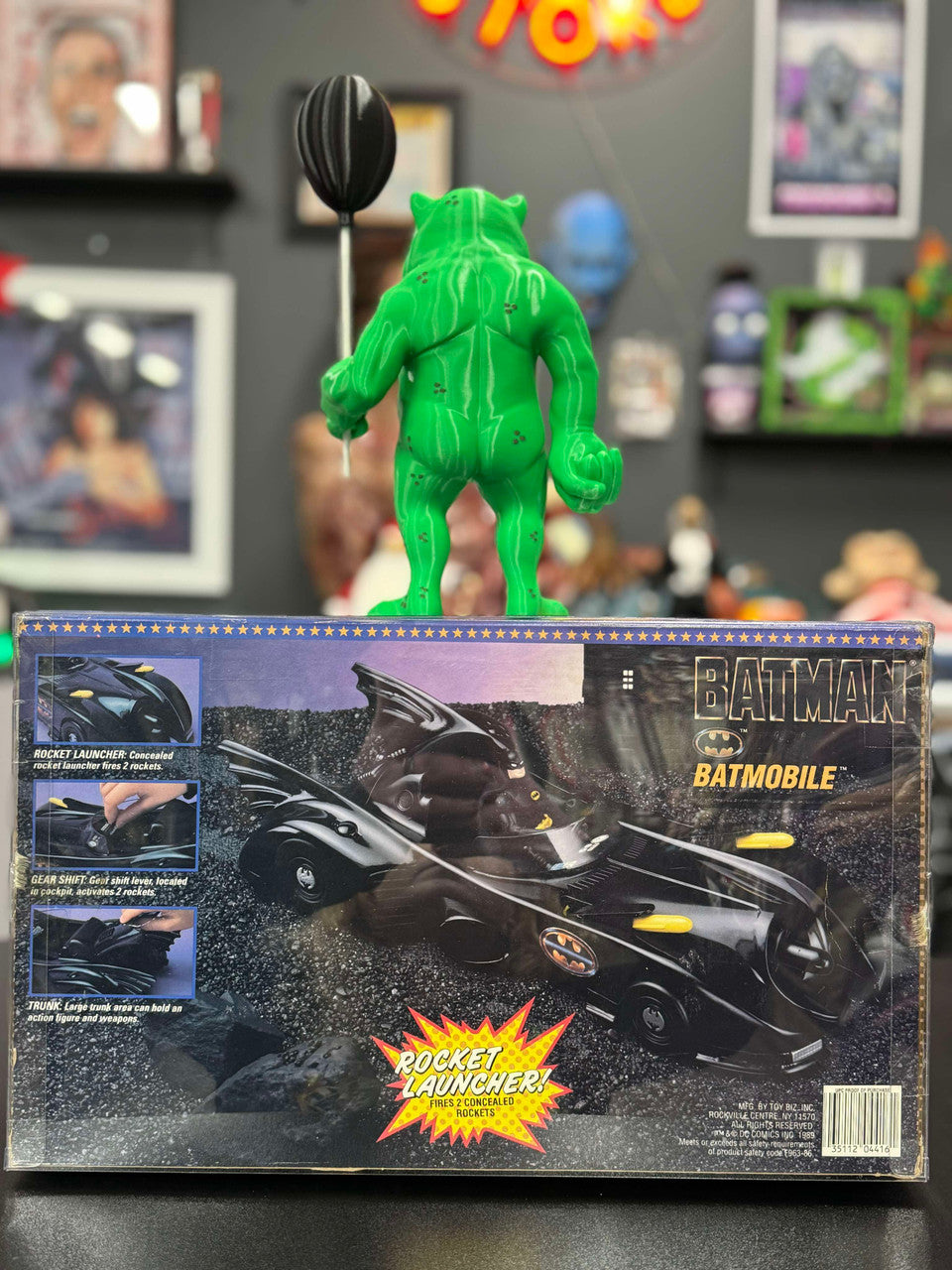 ToyBiz Batman 1989 - Batmobile with Concealed Rocket Launchers