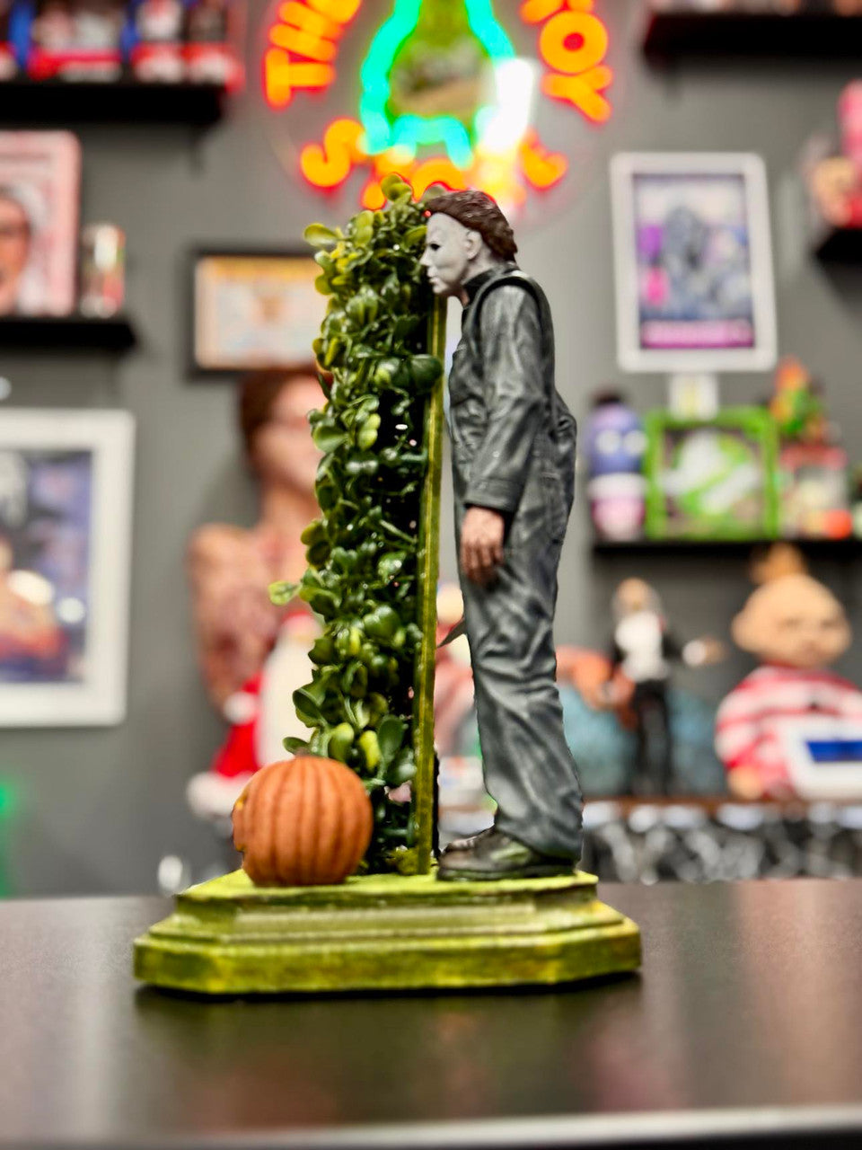 Halloween (1978): Michael Myers Hedge - Custom Diorama