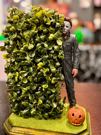 Halloween (1978): Michael Myers Hedge - Custom Diorama