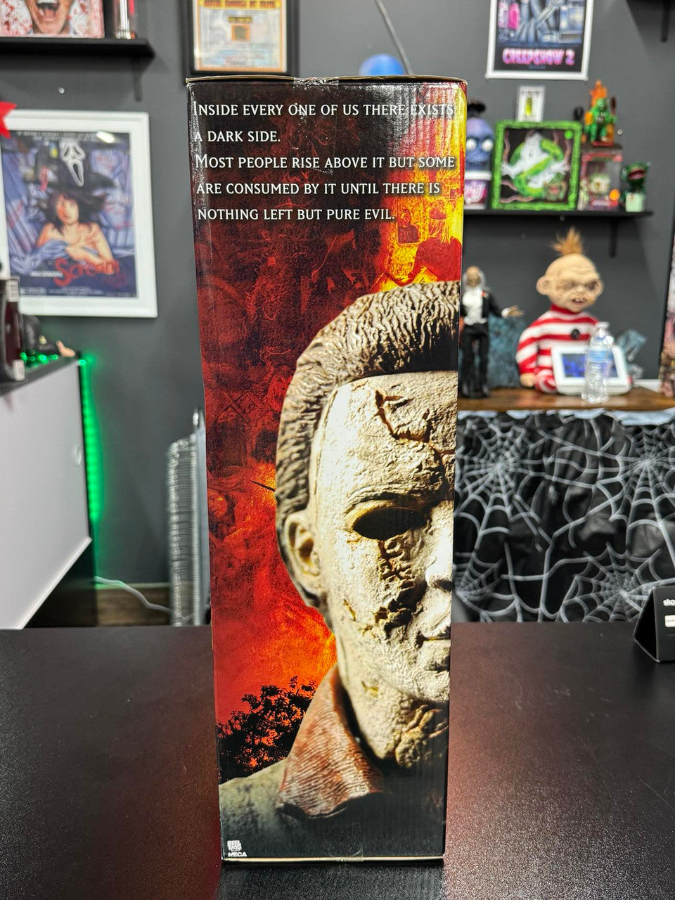 Rob Zombie's Halloween: Michael Myers - 1/4 Scale Figure with Motion Activated Sound