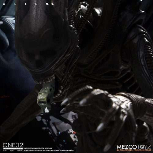 Mezco Toyz Alien (Xenomorph) One:12 Collective Action Figure