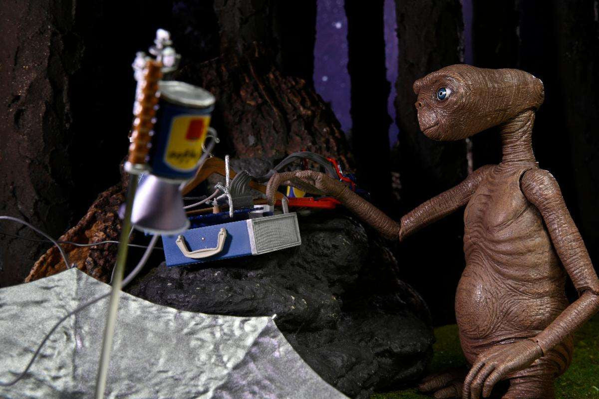 NECA E.T. The Extra-Terrestrial: (40th Anniversary Editon) Ultimate Deluxe E.T. - 7" Scale Action Figure