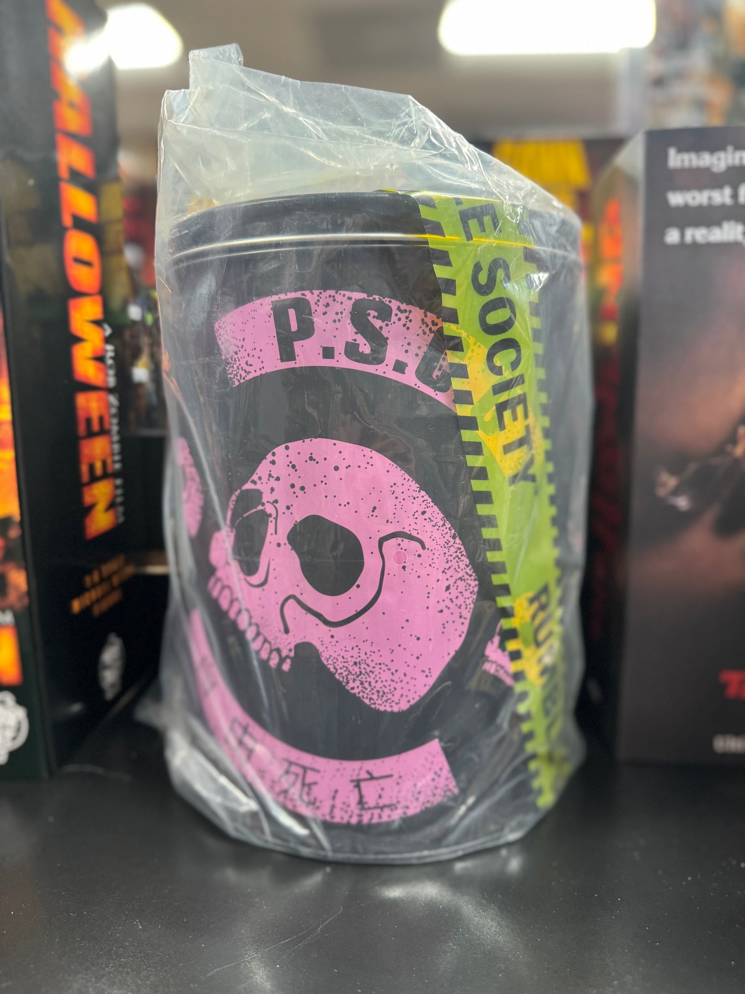 Rumble Society: Pink Skulls Chaos Club Deluxe Boxed Set - Mezco Exclusive One:12