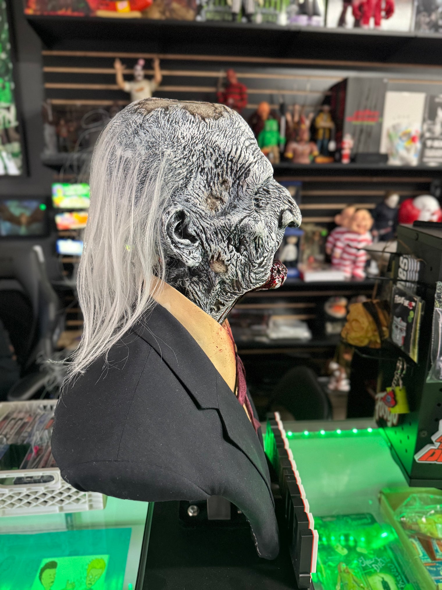 Texas Chainsaw Massacre III: Grandpa - Bust