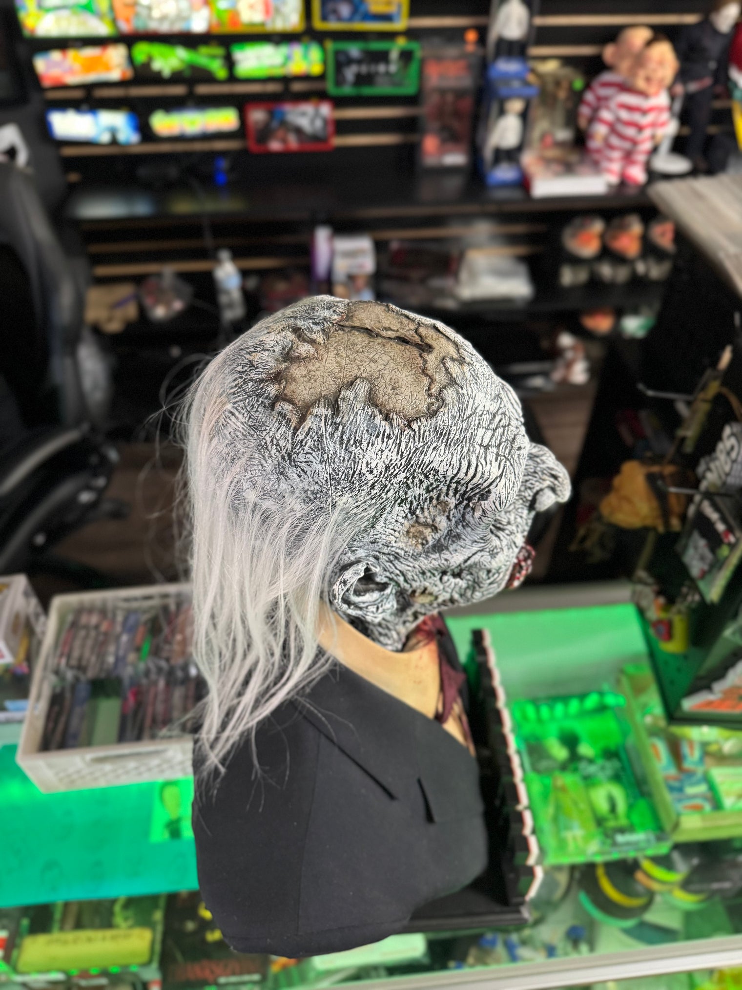 Texas Chainsaw Massacre III: Grandpa - Bust