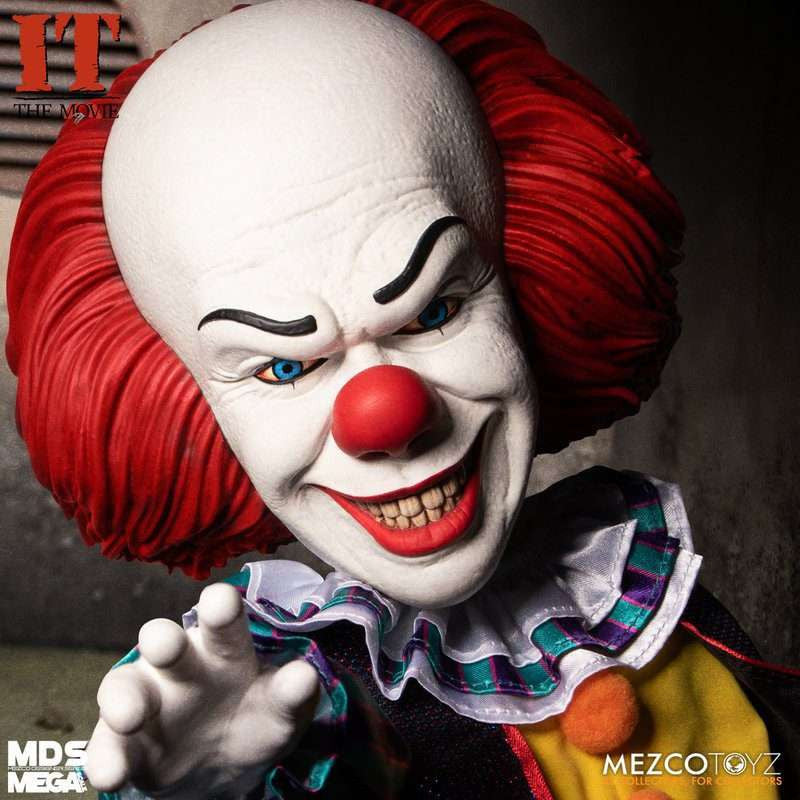 Mezco Toyz IT (1990): Talking Pennywise - MDS Mega Scale