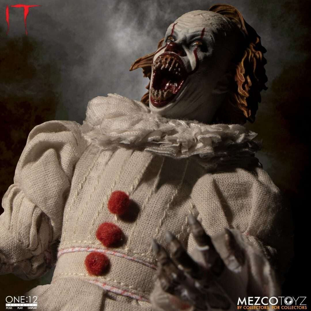 Mezco Toyz IT (2017) - Pennywise - One:12 Collective Action Figure