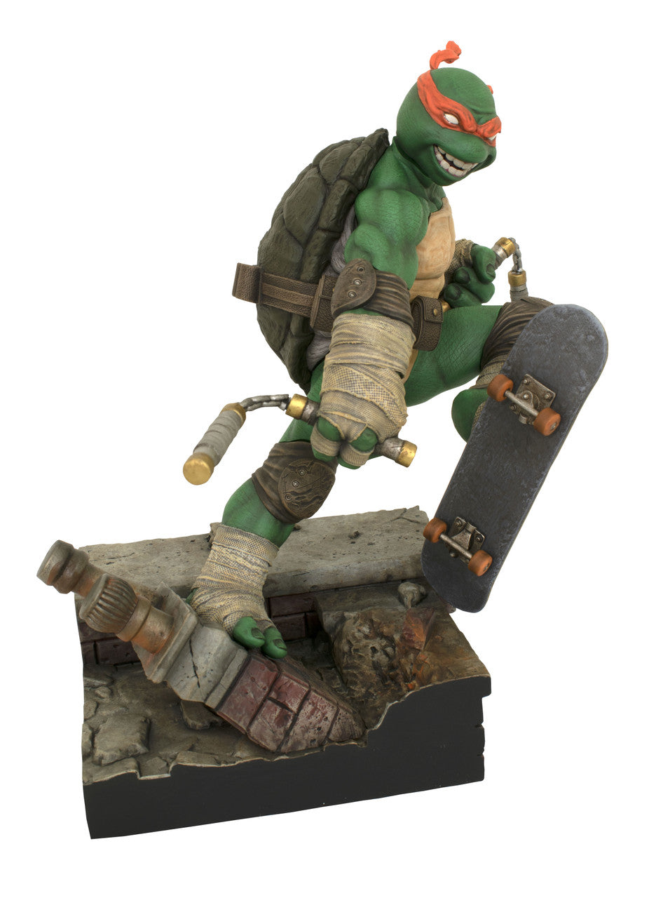 Diamond Select Toys TMNT: Michelangelo - Gallery Diorama Statue (PVC)