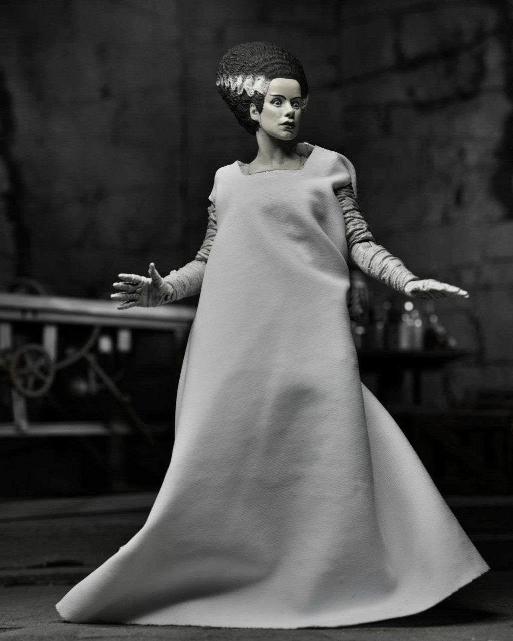 NECA Universal Monsters: Ultimate Bride of Frankenstein (Black & White) - 7" Scale Action Figure