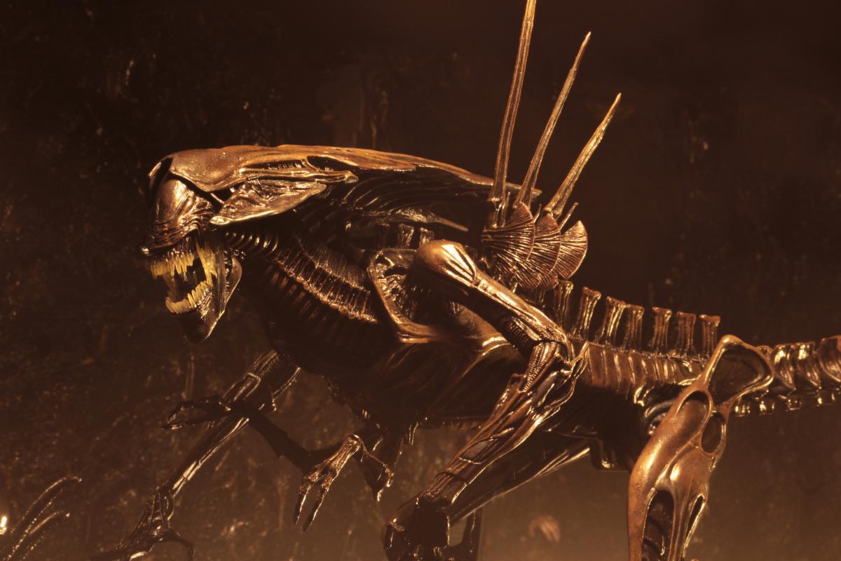 Alien Resurrection: Alien Queen - Ultra Deluxe Boxed Figure - NECA