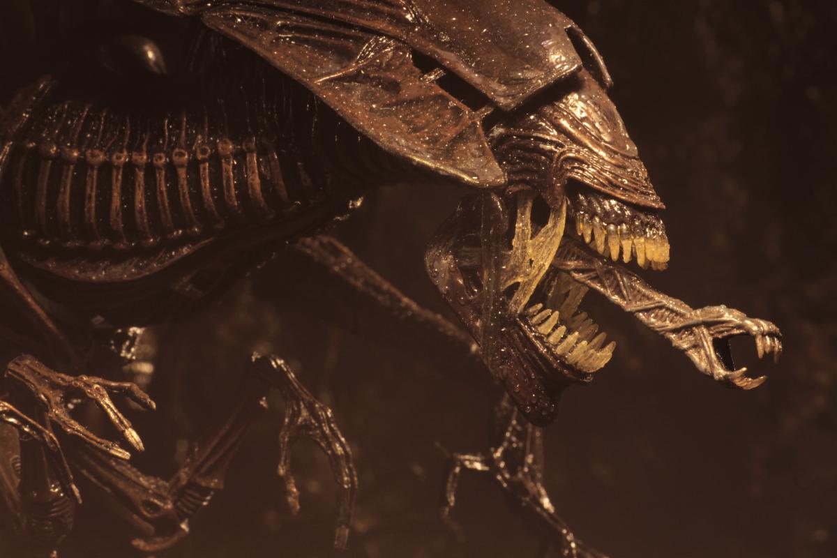 Alien Resurrection: Alien Queen - Ultra Deluxe Boxed Figure - NECA