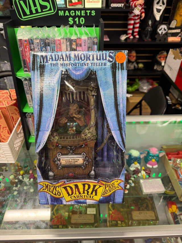 Mezco Toyz - Dark Carnival: Madam Mortuus the Misfortune Teller
