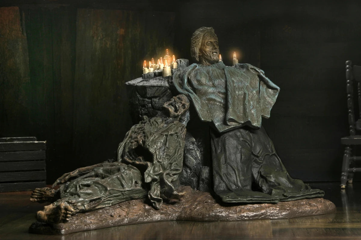 Friday the 13th (The Game): Pamela Shrine Diorama - NECA