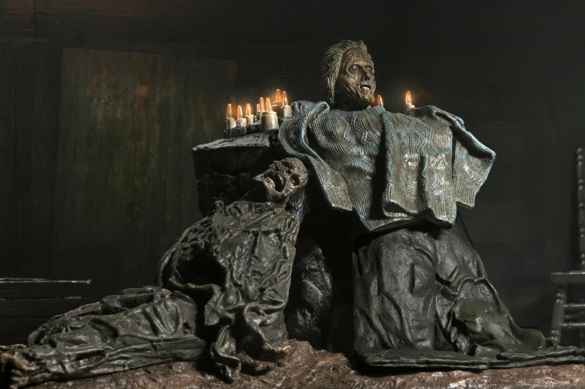 Friday the 13th (The Game): Pamela Shrine Diorama - NECA