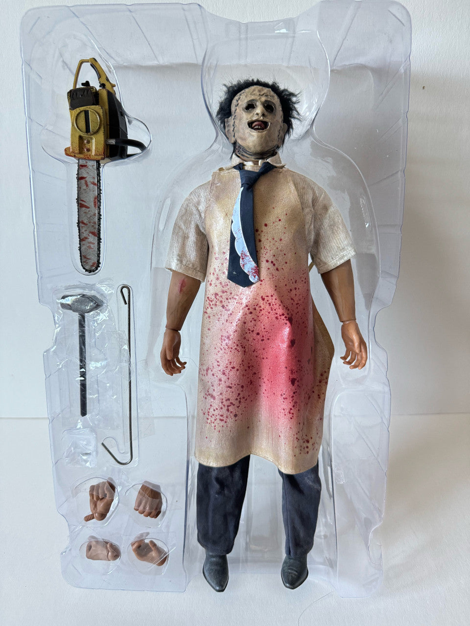 The Texas Chainsaw Massacre: Deluxe Leatherface - 1/6 Scale Figure