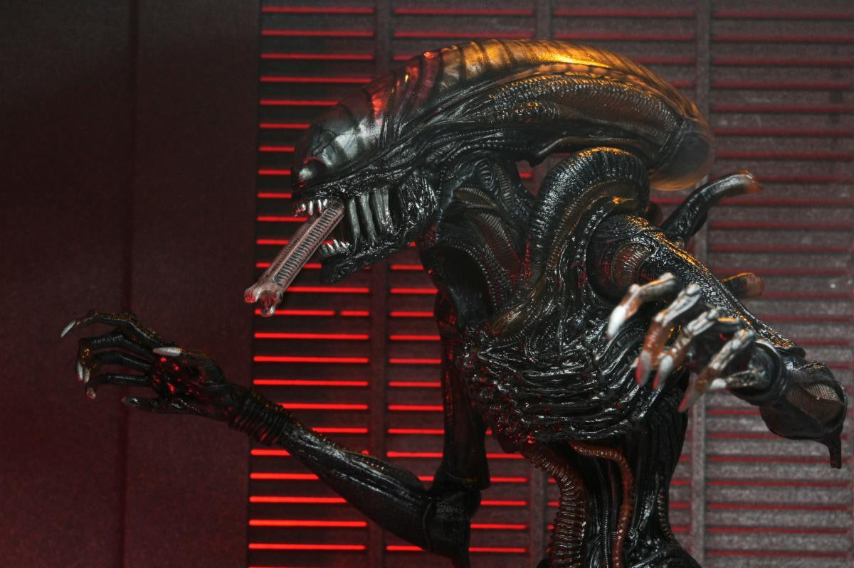 NECA Alien: Romulus - Ultimate Scorched Xenomorph - 7" Scale Figure