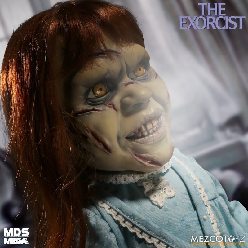 The Exorcist: Regan MDS Mega Scale Figure with Sound - Mezco Toyz