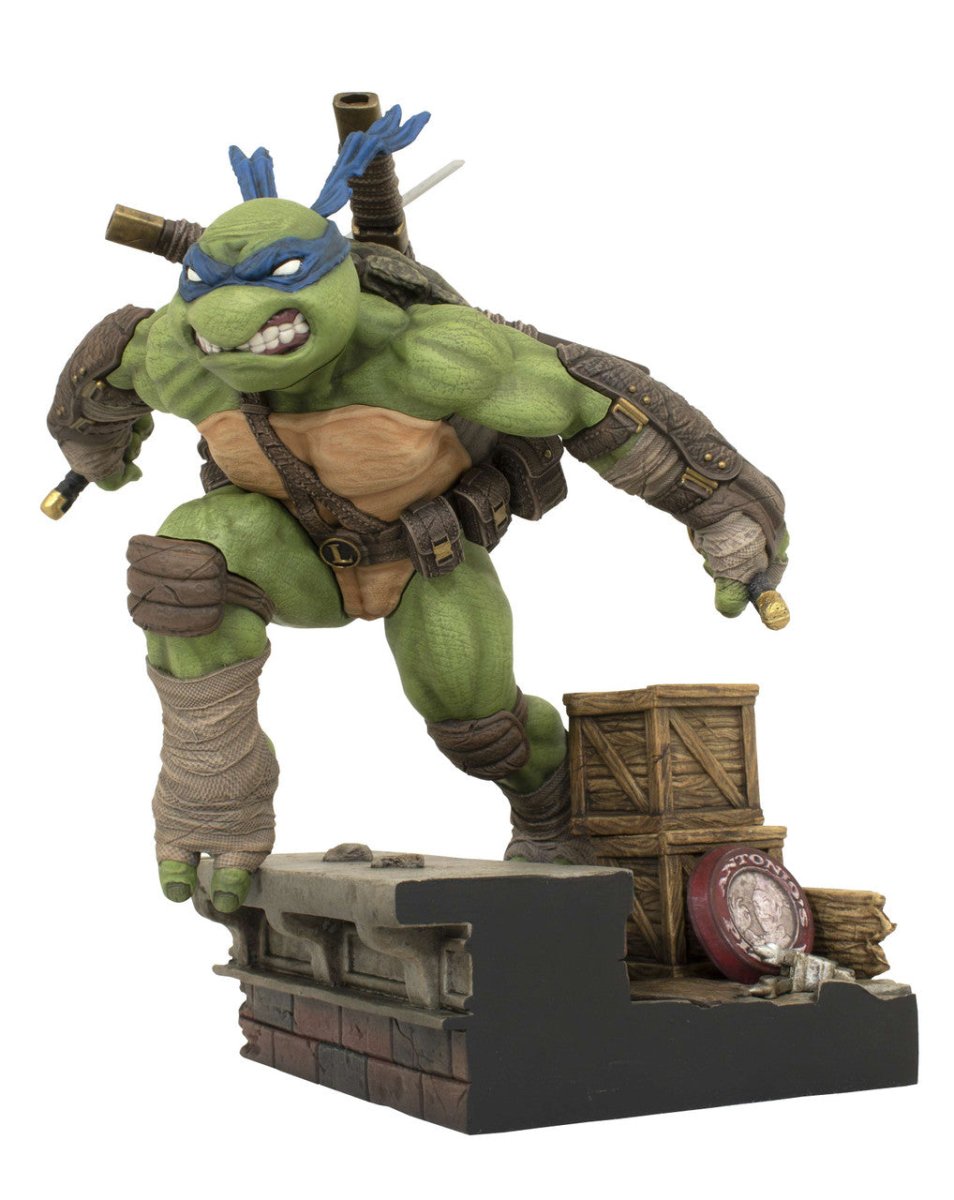 Diamond Select Toys TMNT: Leonardo - Gallery Diorama Statue (PVC)