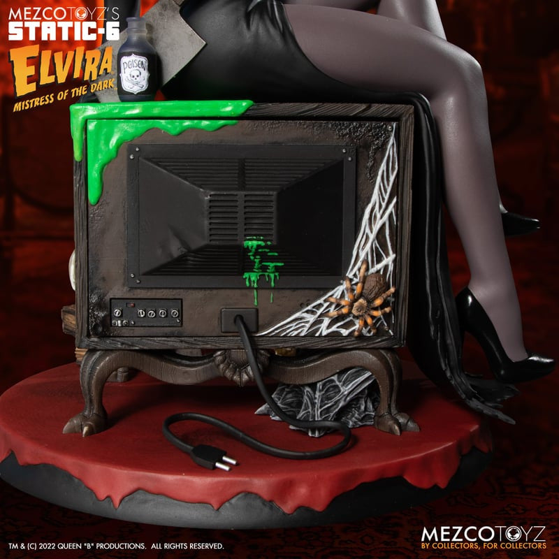 Elvira® Mistress of the Dark™ - Static-6 - 1/6 Scale Statue