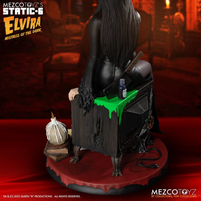 Elvira® Mistress of the Dark™ - Static-6 - 1/6 Scale Statue